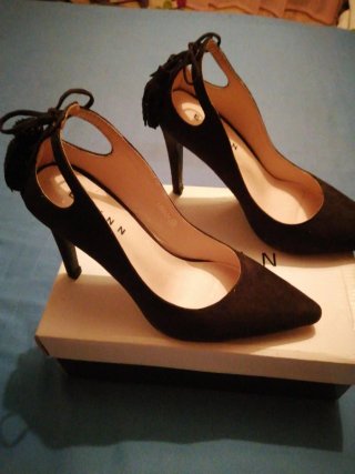 Zapatos de tacón negros, NUEVOS