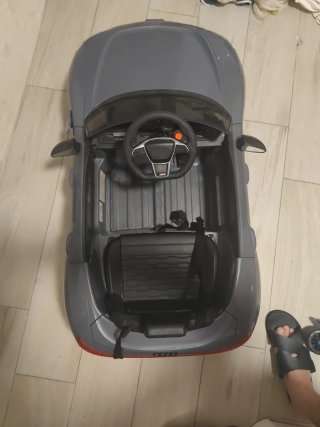 Coche eléctrico infantil gris