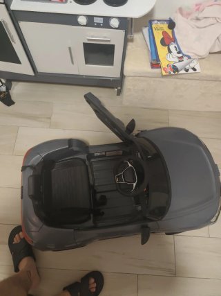 Coche eléctrico infantil gris