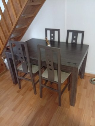 Mesa de comedor con 4 sillas