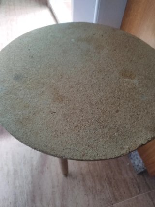 Mesa auxiliar redonda madera 5€