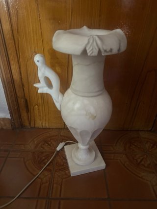 Lámpara de Mármol con Diseño de Jarra