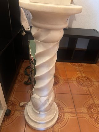 Lámpara de Mármol con Diseño de Jarra