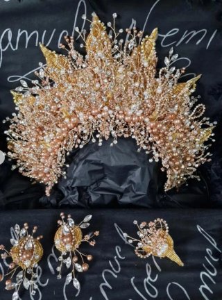 Corona de novia dorada
