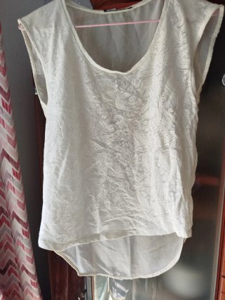 Blusa sin mangas blanco roto con encaje