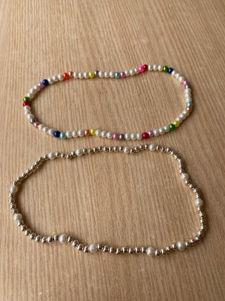 Pack 2 collares perlas blancas plateadas y colores