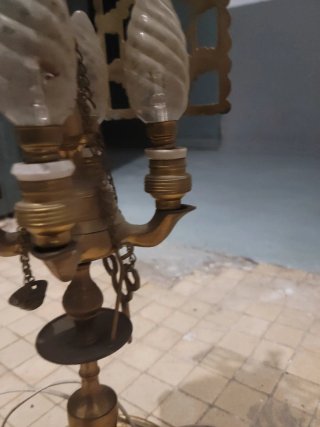 Lámpara de bronce antigua