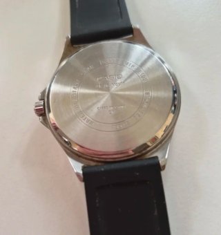 Reloj Casio MTP-E108 Blanco y Negro
