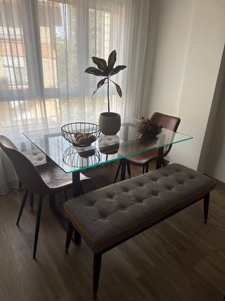 Mesa de comedor cristal y patas hierro