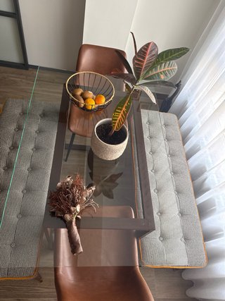 Mesa de comedor cristal y patas hierro