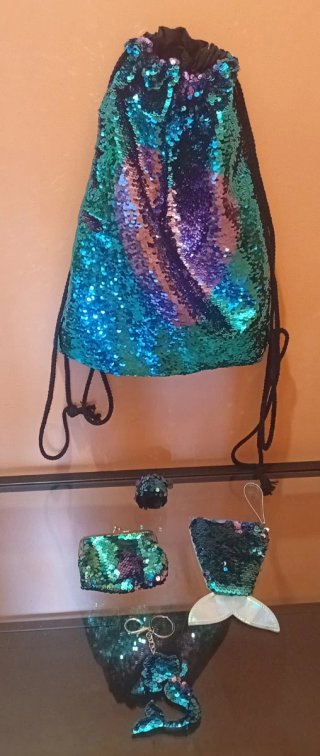 Mochila lentejuelas con accesorios