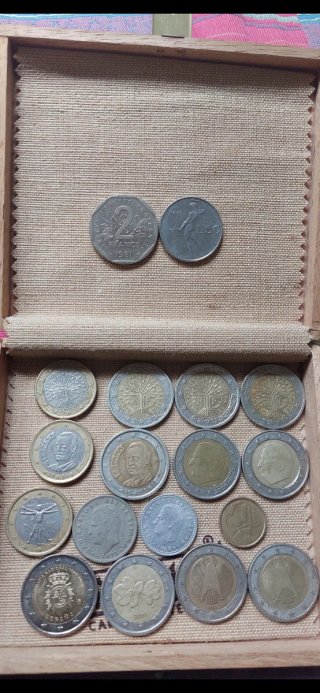 Colección de monedas antiguas y modernas