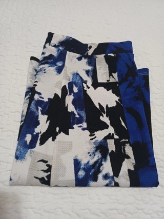 Falda azul y blanco