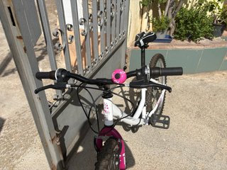 Bicicleta junior blanca y rosa poco uso.