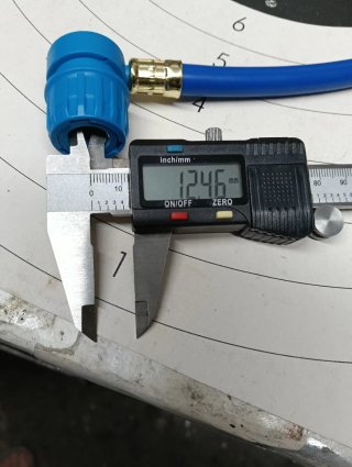 Manguera con manómetro de 52 centímetros.