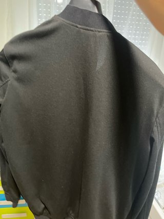 Chaqueta bomber negra acolchada