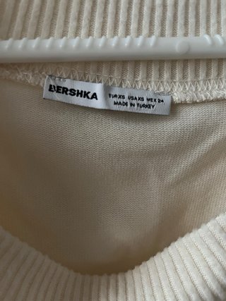 Jersey Bershka hombros caídos talla única