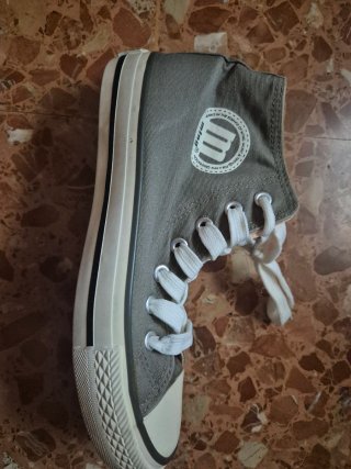 Zapatillas Mustang grises altas