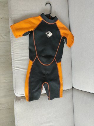 Neopreno infantil naranja y negro