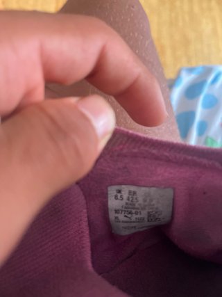 Tacos de fútbol Puma negros y rosas