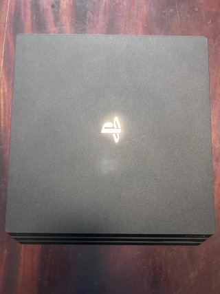 PS4 Pro + Mando Negro ( precio negociable)