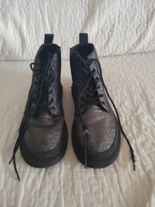 Botas Zara con brillos.