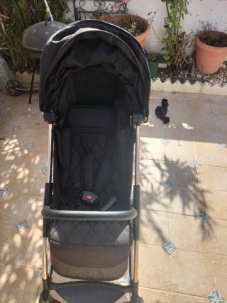 Carro de bebé negro