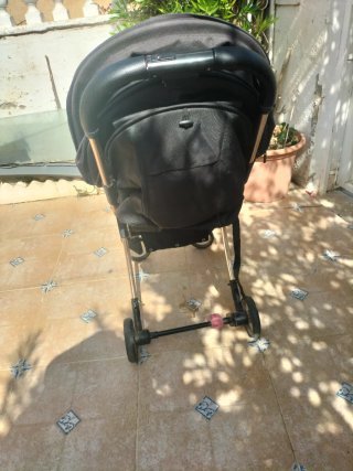 Carro de bebé negro