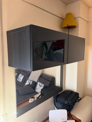 Armario cristal y espejo negro