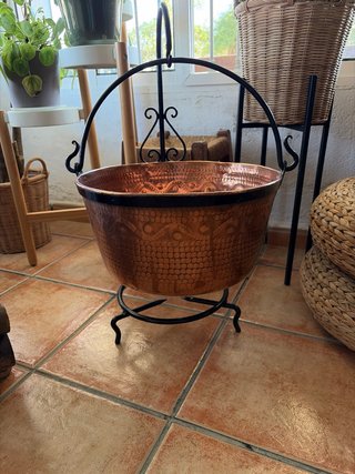 Caldero de cobre con soporte