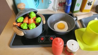 Cocinita de juguete de madera