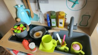 Cocinita de juguete de madera