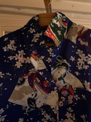 Bata kimono geishas de Japón azul y multicolor