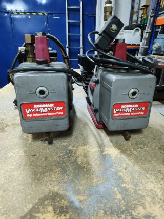 2 Bombas de Vacío Robinair VacuMaster