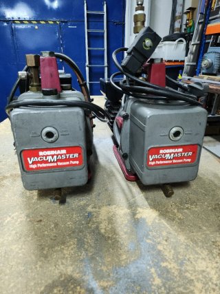 2 Bombas de Vacío Robinair VacuMaster