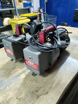2 Bombas de Vacío Robinair VacuMaster
