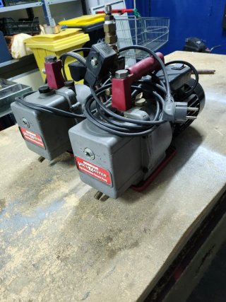 2 Bombas de Vacío Robinair VacuMaster