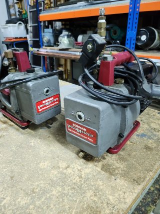 2 Bombas de Vacío Robinair VacuMaster