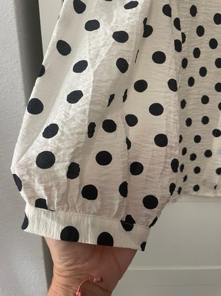 Blusa de lunares crema y negra