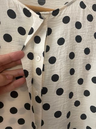 Blusa de lunares crema y negra