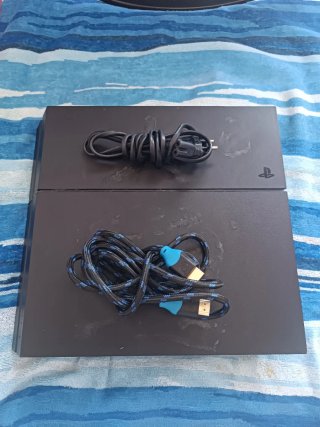 PS4 + TV Samsung (Negociable)