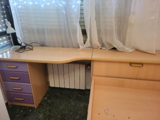 Habitación juvenil con armario y estudio