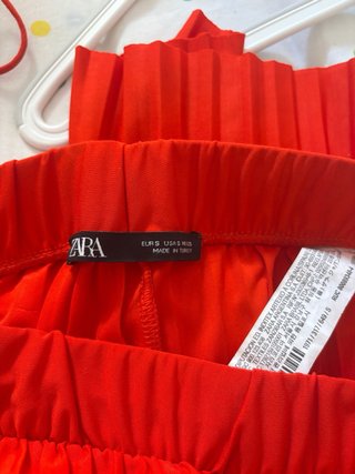 Pantalón Zara Pliegues Rojo