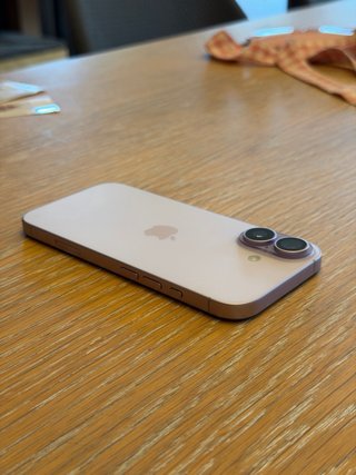 iPhone 17 Morado