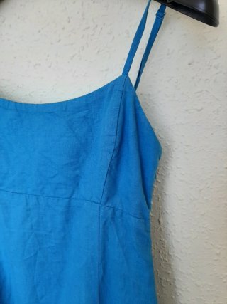 Vestido largo azul con abertura