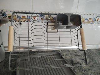 Escurridor de platos gris con asas madera