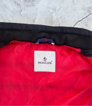 Chaqueta Moncler Negra y Roja