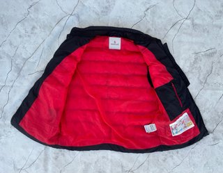Chaqueta Moncler Negra y Roja