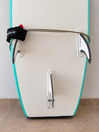 Tabla surf OLAIAN 7'5 con quillas y leash