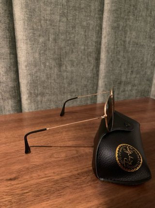 Óculos Ray-Ban Preto e Dourado